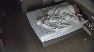 大学城 11-1 女的躺直夹紧 男人大鸡巴猛怼骚逼 两下就干累了 换骚逼上来 一顿猛坐 男人直接败