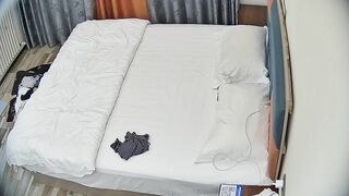 大学城民宿 10-19 男人找个妓女解决生理需求 OL装扮 分段式开档丝袜 口交毒龙 这服务态度一般