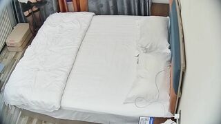 大学城民宿 10-19 男人找个妓女解决生理需求 OL装扮 分段式开档丝袜 口交毒龙 这服务态度一般