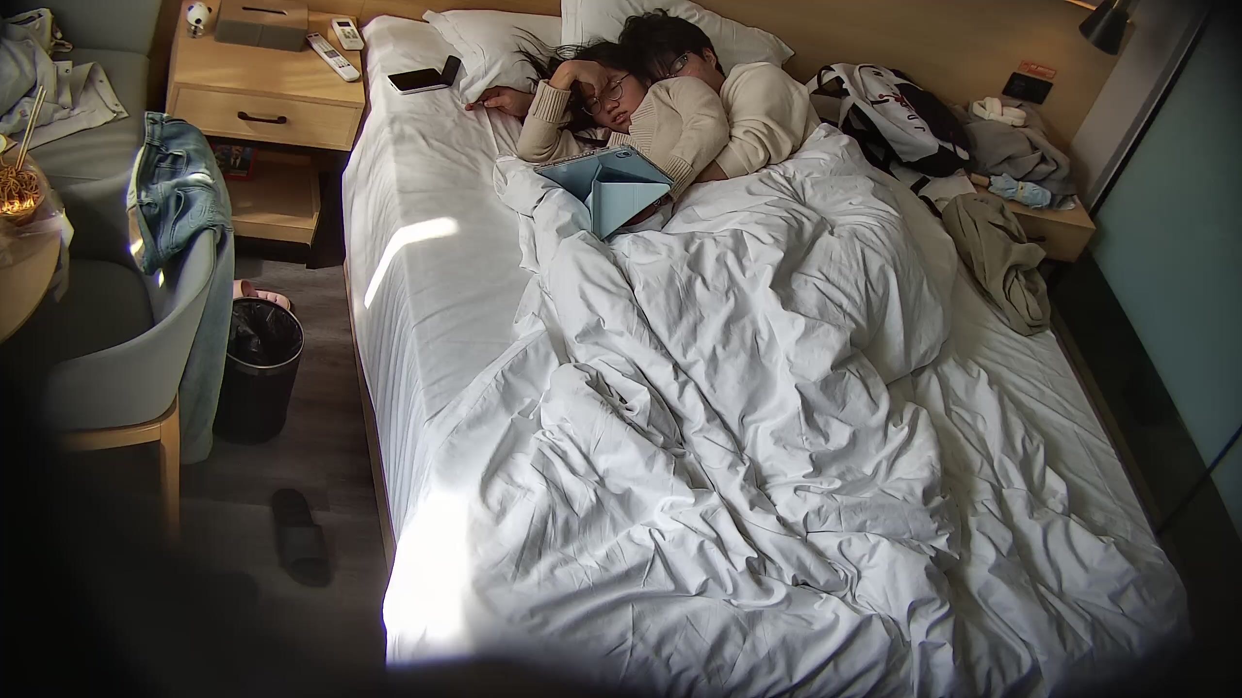 大学城民宿2 10-21大学城民宿2 10-21 热恋小情侣只要睡醒了 就开始摸摸操了 这女人脸蛋身材都不错 奶子又大又挺