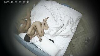 -酒店偷拍 10-31 新台上线 入住的情侣颜值都不错 这男人操起来跟公狗一样 还扒开女友的屁股看0