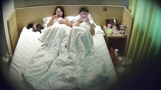 酒店偷拍 8-9 无水原档 眼镜情侣三天两夜 准备上情趣套装 没日没夜的做爱 人瘦屌长 把美女干爽了0