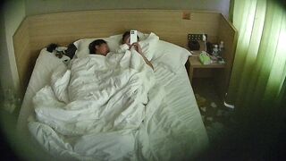 酒店偷拍 8-9 无水原档 眼镜情侣三天两夜 准备上情趣套装 没日没夜的做爱 人瘦屌长 把美女干爽了1