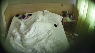 酒店偷拍 8-9 无水原档 眼镜情侣三天两夜 准备上情趣套装 没日没夜的做爱 人瘦屌长 把美女干爽了1