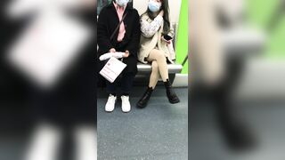 推荐 抄底颜值嫩妹【豹纹裙花内裤】地铁骚女故意露内裤引诱，爱心内裤太诱惑，硬了一路