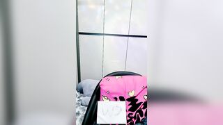 推荐 颜值嫩妹【02年星萌萌】Part2，颜值不输明星，声音超好听，粉奶粉穴，道具自慰0