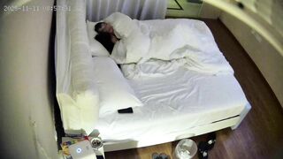 11-11最新流出酒店偷拍 长腿细腰的包臀裙生理期被性饥渴男友按住双手强行塞入