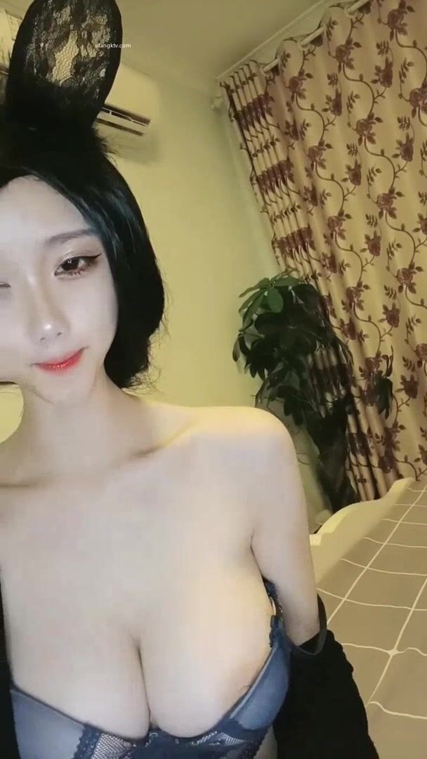 推荐 颜值嫩妹【加糖奶】原跳舞主播，前凸后翘完美身材，奶子又大又挺，可惜刚下海放不开12