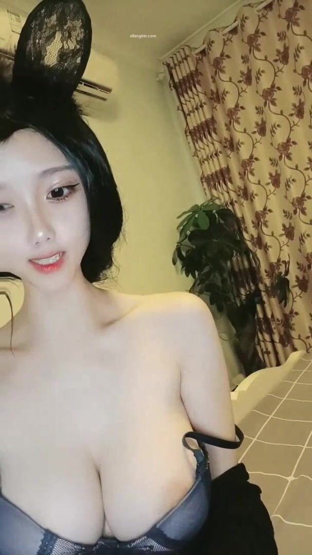 推荐 颜值嫩妹【加糖奶】原跳舞主播，前凸后翘完美身材，奶子又大又挺，可惜刚下海放不开5