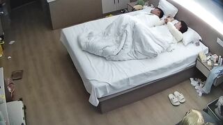 公寓酒店 11-17 这美女的身材是又白又润 屁股又大又翘 完事儿了还垫个护垫 肯定月经规律且正常