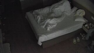 公寓酒店 11-17 这美女的身材是又白又润 屁股又大又翘 完事儿了还垫个护垫 肯定月经规律且正常0