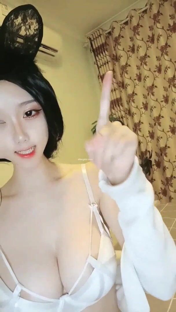 推荐 颜值嫩妹【加糖奶】原跳舞主播，前凸后翘完美身材，奶子又大又挺，可惜刚下海放不开22