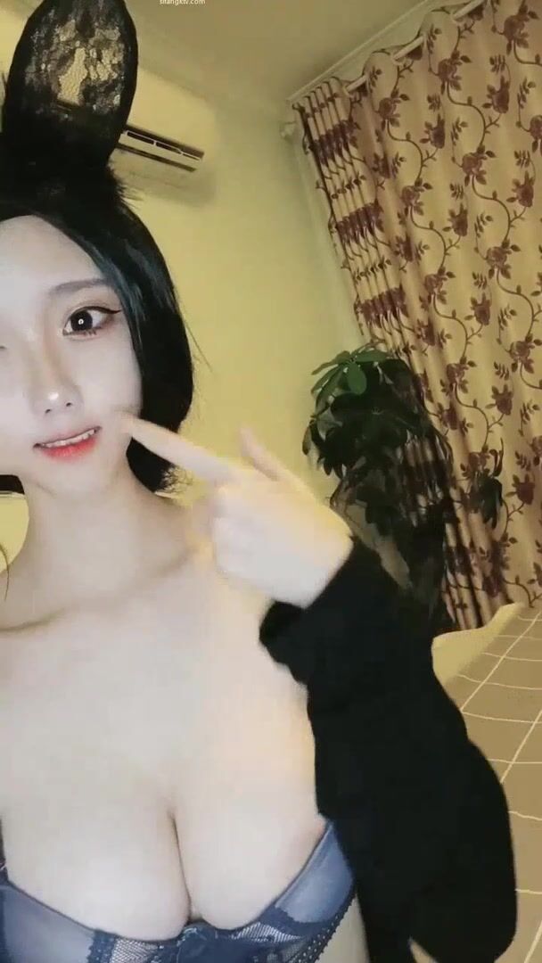 推荐 颜值嫩妹【加糖奶】原跳舞主播，前凸后翘完美身材，奶子又大又挺，可惜刚下海放不开26