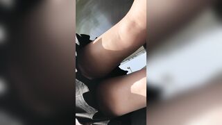 推荐 尾行抄底【肉丝眼镜御姐】大长腿黑短裙，非常有气质，好想射她的丝袜上，屁股又圆又挺