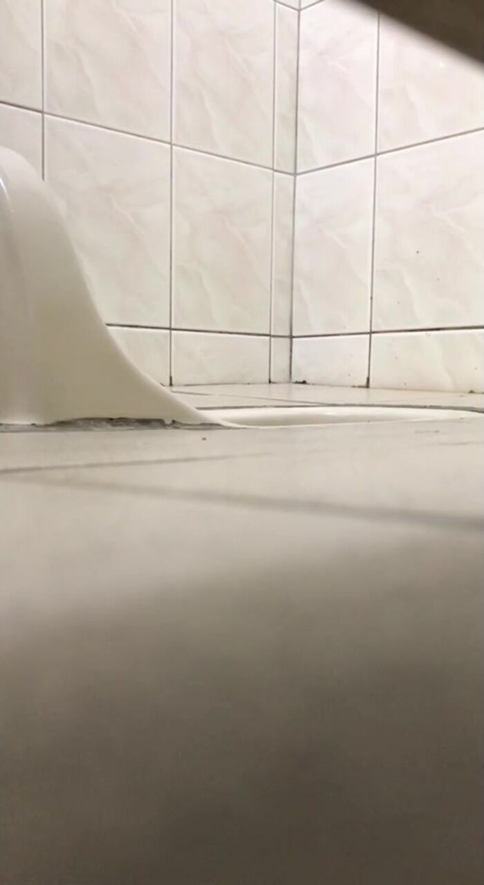 大神潜入高中女厕全景偷拍多位漂亮学妹❤️各种粉嫩的美鲍鱼完美展示2