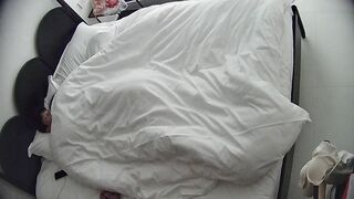 11-16新流出酒店偷拍 大学校花气质眼镜学妹周末出门之前被被男友无套操了三次完整版10