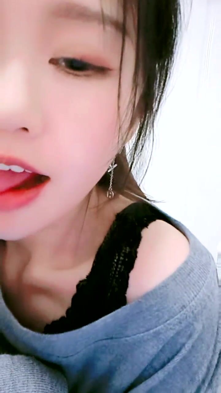 精品推荐 【小奶猫】【乌苏儿】户外厕所跳蛋自慰、双女户外露出8