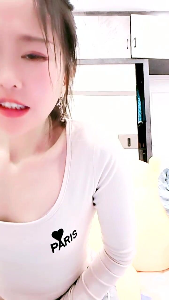 精品推荐 【小奶猫】【乌苏儿】户外厕所跳蛋自慰、双女户外露出9