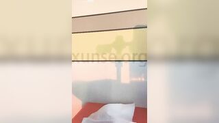 小辘女疑似微整容网红脸骚女最新大尺度：极品美乳网红，后视回眸跳蛋插穴喷水不停；翘乳露出摇摆诱人骚聊，丝袜美腿特写抠逼