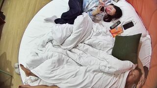 10-29流出酒店近视角偷拍 爱裸睡的白嫩骚妹子和男友两天多次做爱完整版8