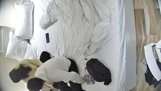 民宿酒店 11-25 眼镜情侣一看就是知识分子 床上做爱都很含蓄 没有热烈的激情碰撞 浪费美女资源