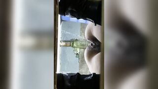 厕拍大神潜入商场女厕隔板缝4K实拍超多都市美眉方便，同步露脸照