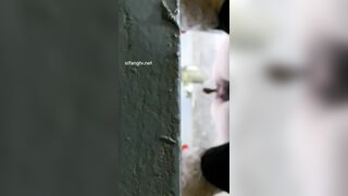 厕拍大神潜入商场女厕隔板缝4K实拍超多都市美眉方便，同步露脸照1