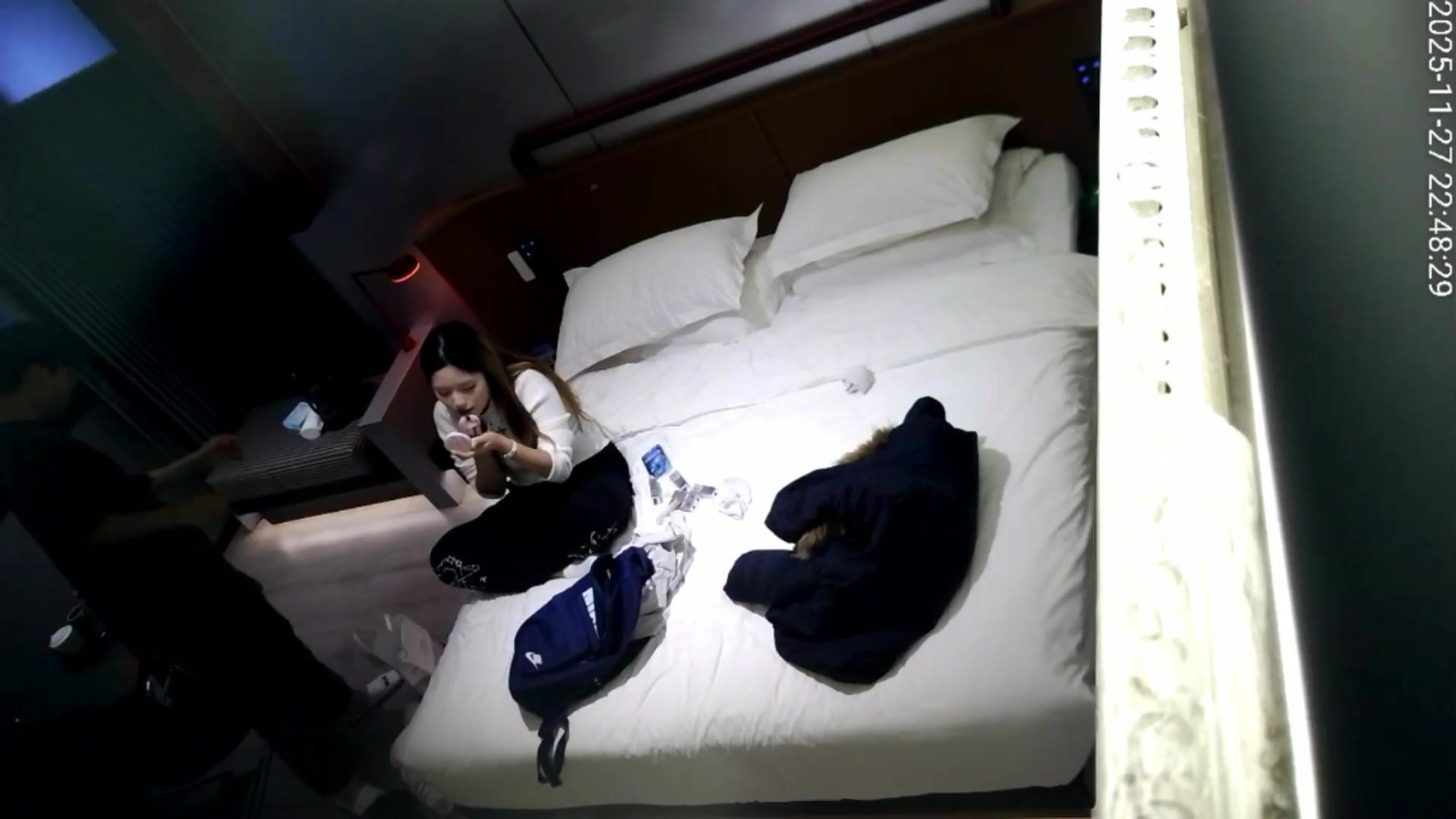 11-28流出天眼酒店偷拍 大学生情侣连续两天入住大奶美女校花多次口手并用给男友出火爽死了源码高清完整版