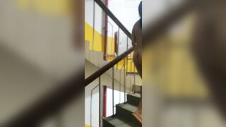 【户外露出】【欢欢huanhuanmug】小卖部拉开拉链露出雪白奶子，大尺度露出，户外全裸露出8