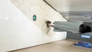 十二月最新流出 厕拍大神假装打电话闯拍吾悦广场女厕偷拍几个美女尿尿性感高跟辣妈阴唇有块白色分泌物