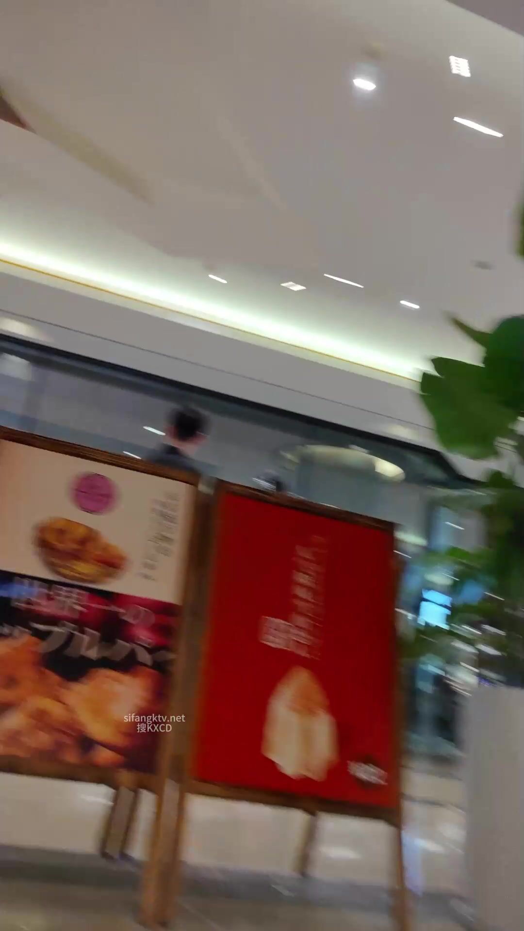 精品推荐 步行街拍抄底大神『KXCD』系列合集第9季20V 专挑年轻好看质量高的小姐姐1