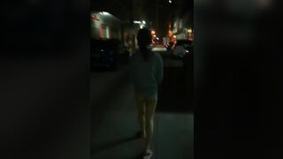 【户外露出】【欢欢huanhuanmug】小卖部拉开拉链露出雪白奶子，大尺度露出，户外全裸露11