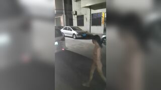 【户外露出】【欢欢huanhuanmug】小卖部拉开拉链露出雪白奶子，大尺度露出，户外全裸露11