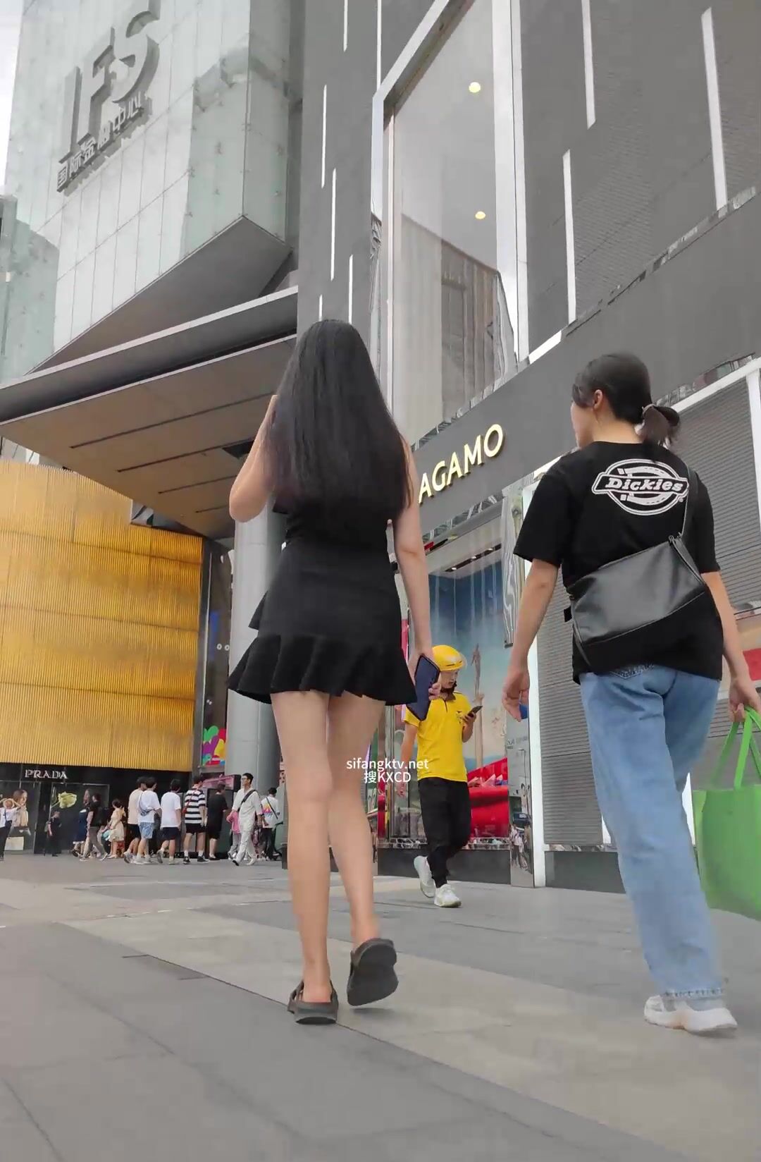 精品推荐 步行街拍抄底大神『KXCD』系列合集第9季20V 专挑年轻好看质量高的小姐姐