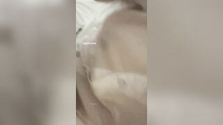 2025年12月最新，【原档泄密】，20岁学生妹，【李若萱】，完美露脸，眼镜妹床上很反差，被男友操高潮