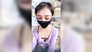 仓库管理员【林安安】最新上班直播 道具自慰高潮喷水 同事还在后边工作8