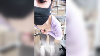 仓库管理员【林安安】最新上班直播 道具自慰高潮喷水 同事还在后边工作8