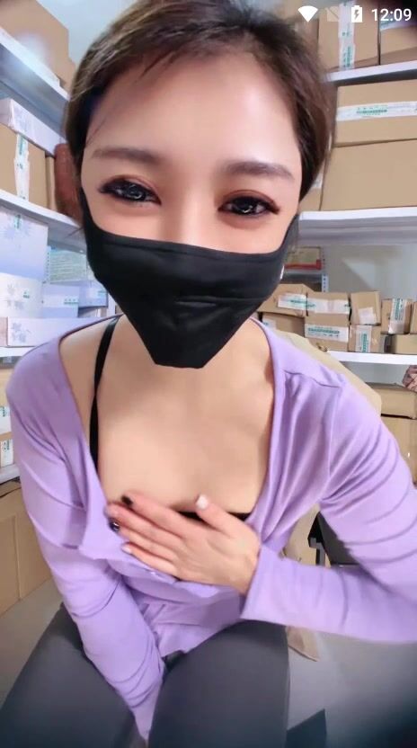 仓库管理员【林安安】最新上班直播 道具自慰高潮喷水 同事还在后边工作8