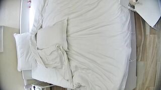 公寓酒店 12-15 少妇一边吃饭一边用脚摩挲男人鸡巴 饭没吃完就上了床 翘起的屁股 露出的阴毛 谁不硬2