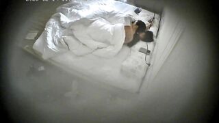 12-14流出酒店偷拍 刚参加完婚礼的白皙美女伴娘结束后被男朋友折叠起来狂操