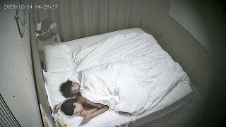 12-14流出酒店偷拍 校园甜美JK裙啪啪后喜欢裸奔展示美丽的纹身裸着袒胸露乳的玩手机