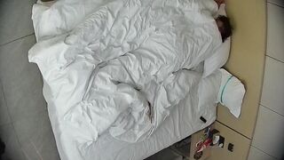 12-13新流出酒店偷拍 腰细腿长粉雕玉琢女友上位骑乘姿势超级风骚