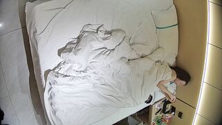 12-13新流出酒店偷拍 腰细腿长粉雕玉琢女友上位骑乘姿势超级风骚0