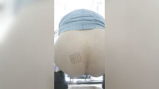 十二月电报收费群最新流出 高校女厕三视角 高清偷拍10个颜值美女学妹尿尿.0