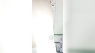 十二月电报收费群最新流出 高校女厕三视角 高清偷拍10个颜值美女学妹尿尿.