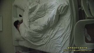 12-16流出酒店偷拍连续几天入住年轻情侣爱喝酒的呆萌美女宿醉未醒裸奔吵架崩溃大哭完整版7