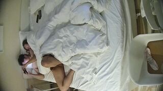 12-16流出酒店偷拍连续几天入住年轻情侣爱喝酒的呆萌美女宿醉未醒裸奔吵架崩溃大哭完整版8