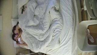 12-16流出酒店偷拍连续几天入住年轻情侣爱喝酒的呆萌美女宿醉未醒裸奔吵架崩溃大哭完整版8