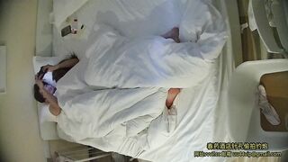 12-16流出酒店偷拍连续几天入住年轻情侣爱喝酒的呆萌美女宿醉未醒裸奔吵架崩溃大哭完整版9