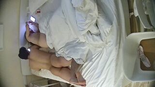 12-16流出酒店偷拍连续几天入住年轻情侣爱喝酒的呆萌美女宿醉未醒裸奔吵架崩溃大哭完整版9